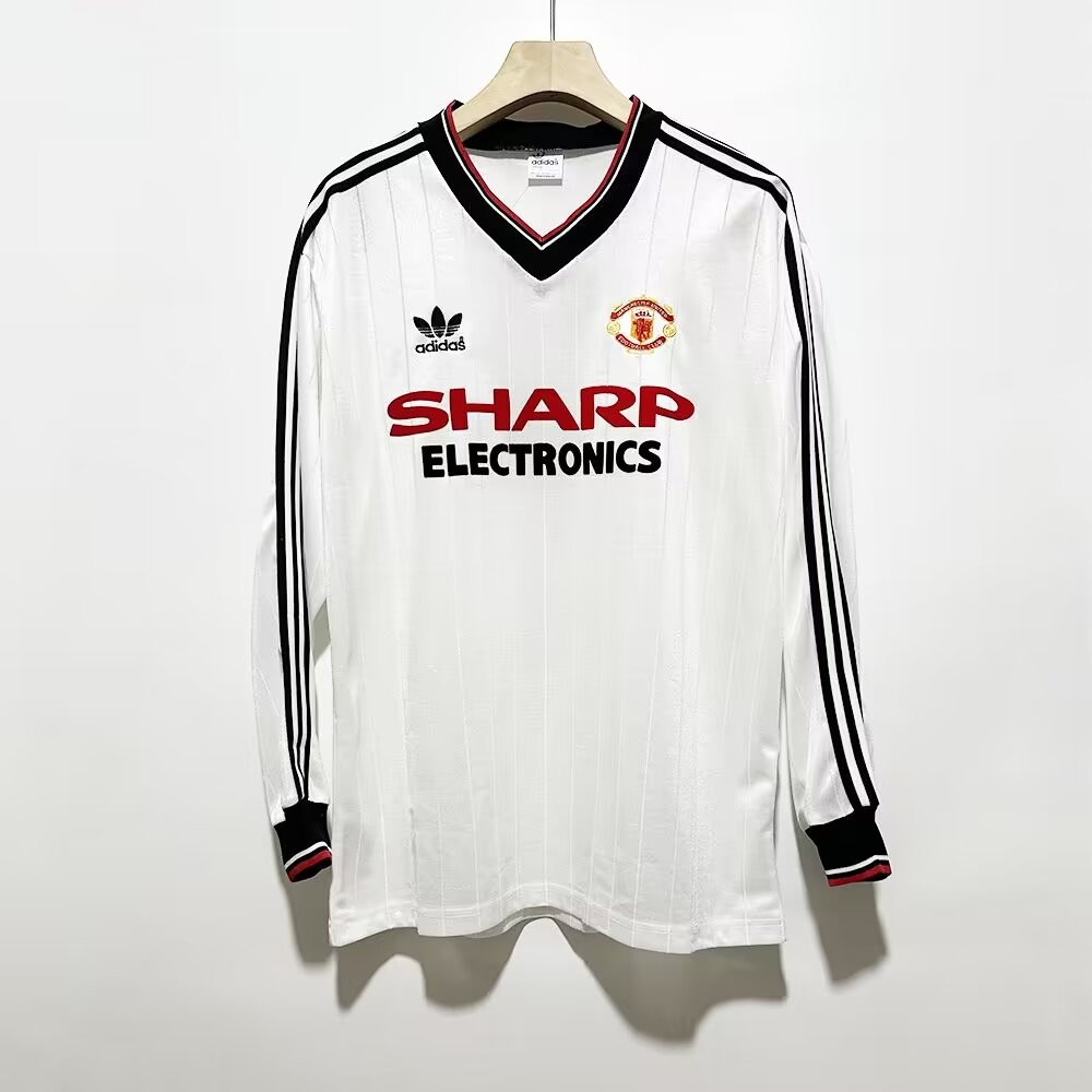 1982-1983 Manchester United away long